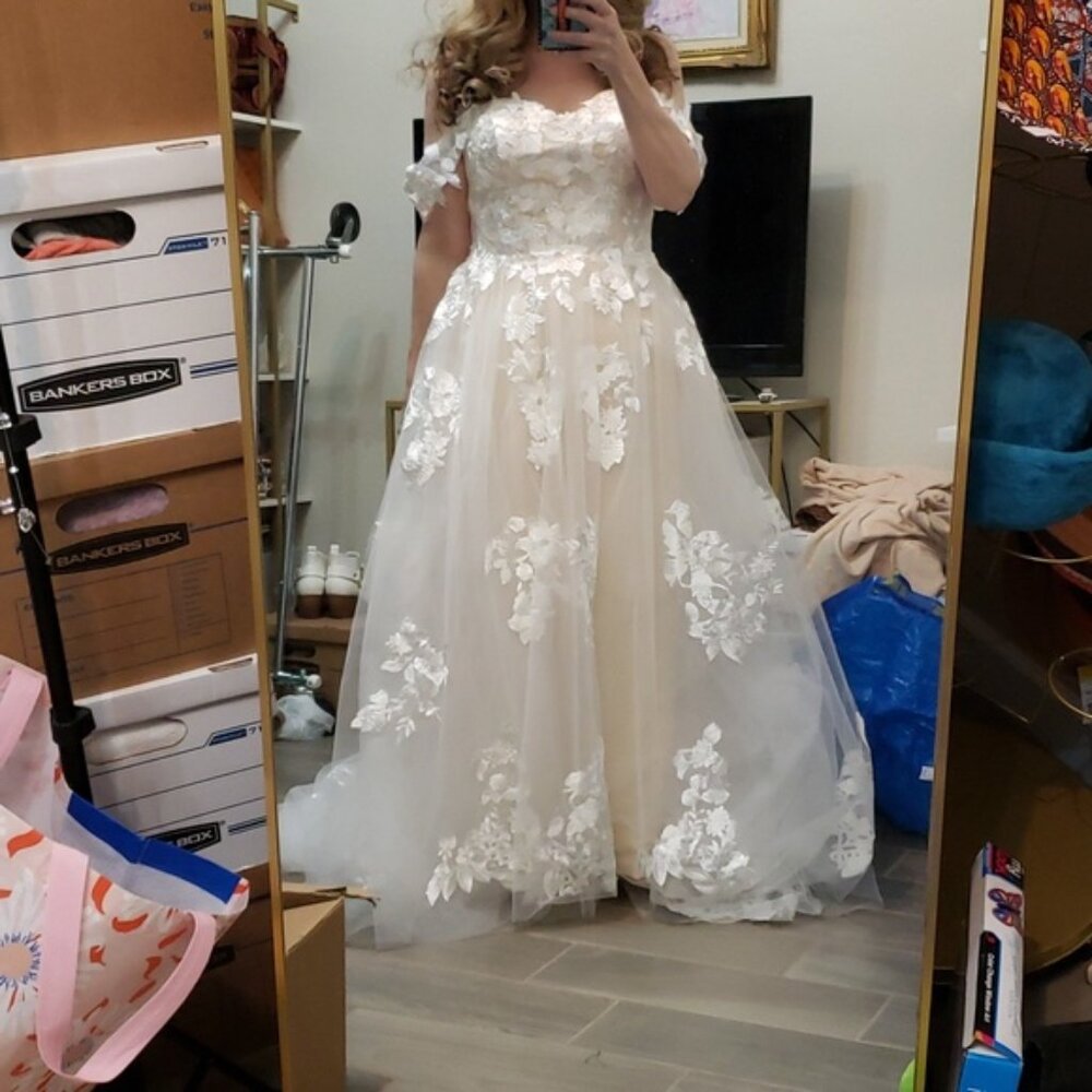 Bohemian Garden-Inspired Lace Aplique Off-the-Shoulder A-Line Wedding Dress Plus